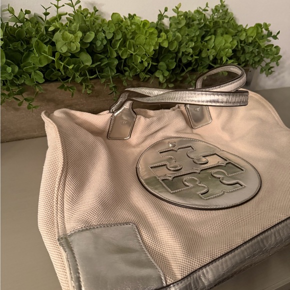 Tory Burch Tote - Picture 8 of 16